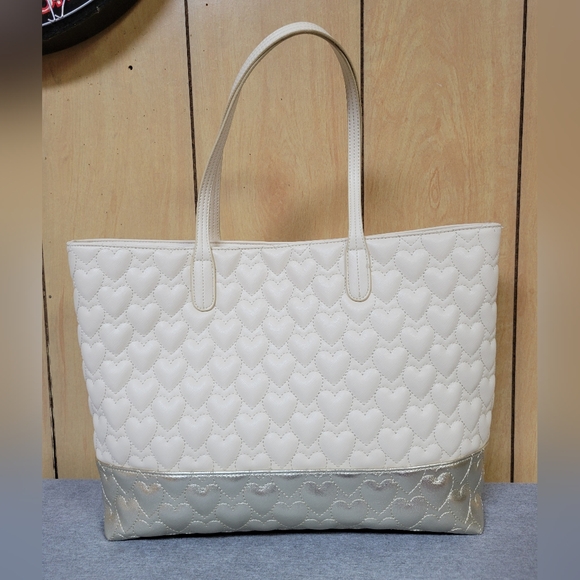 Betsey Johnson Heart Tote ❤️ - Picture 5 of 12